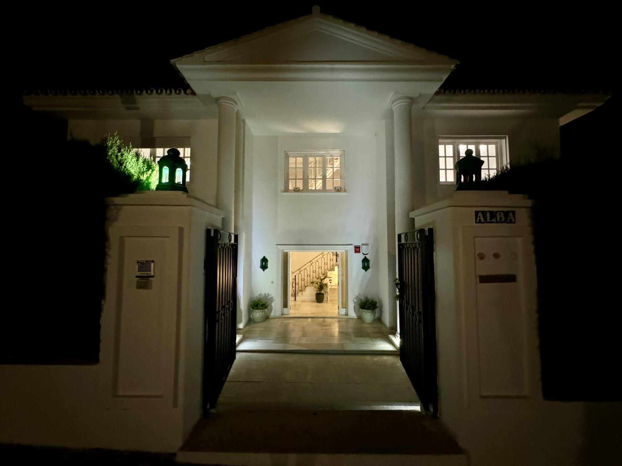 Aurora Boutique House - Only Adults Couette-café *