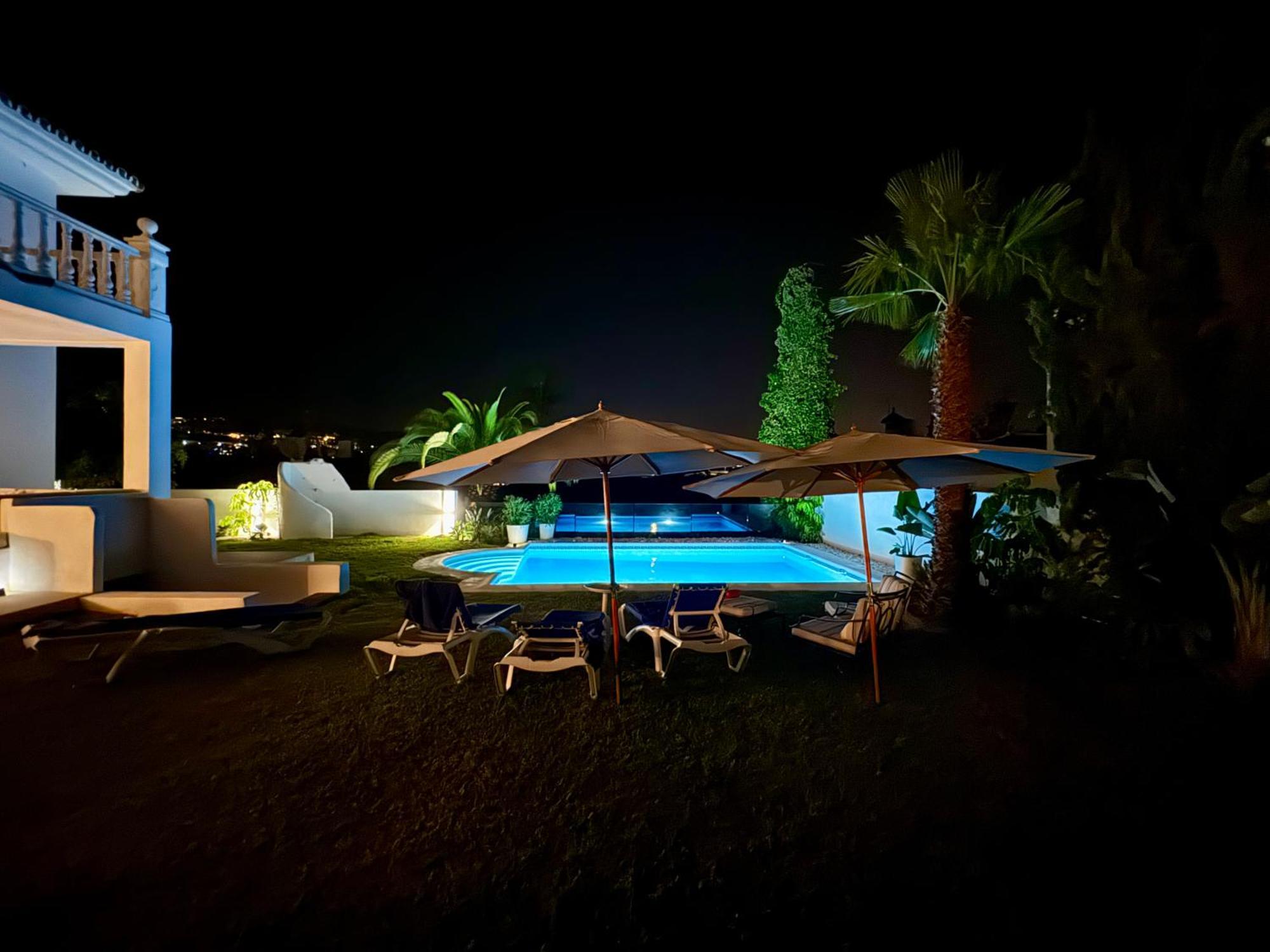 Aurora Boutique House - Only Adults Couette-café Marbellac