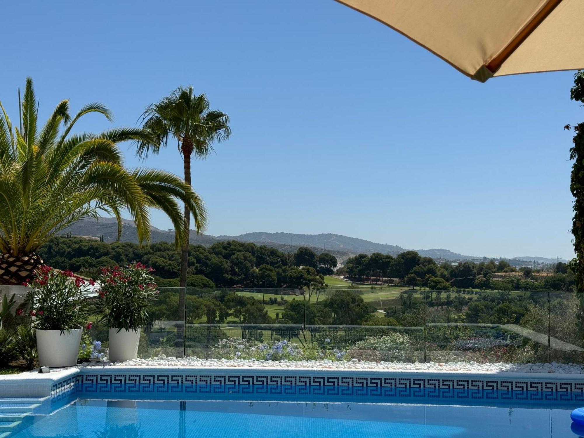 Aurora Boutique House - Only Adults Couette-café Marbellac
