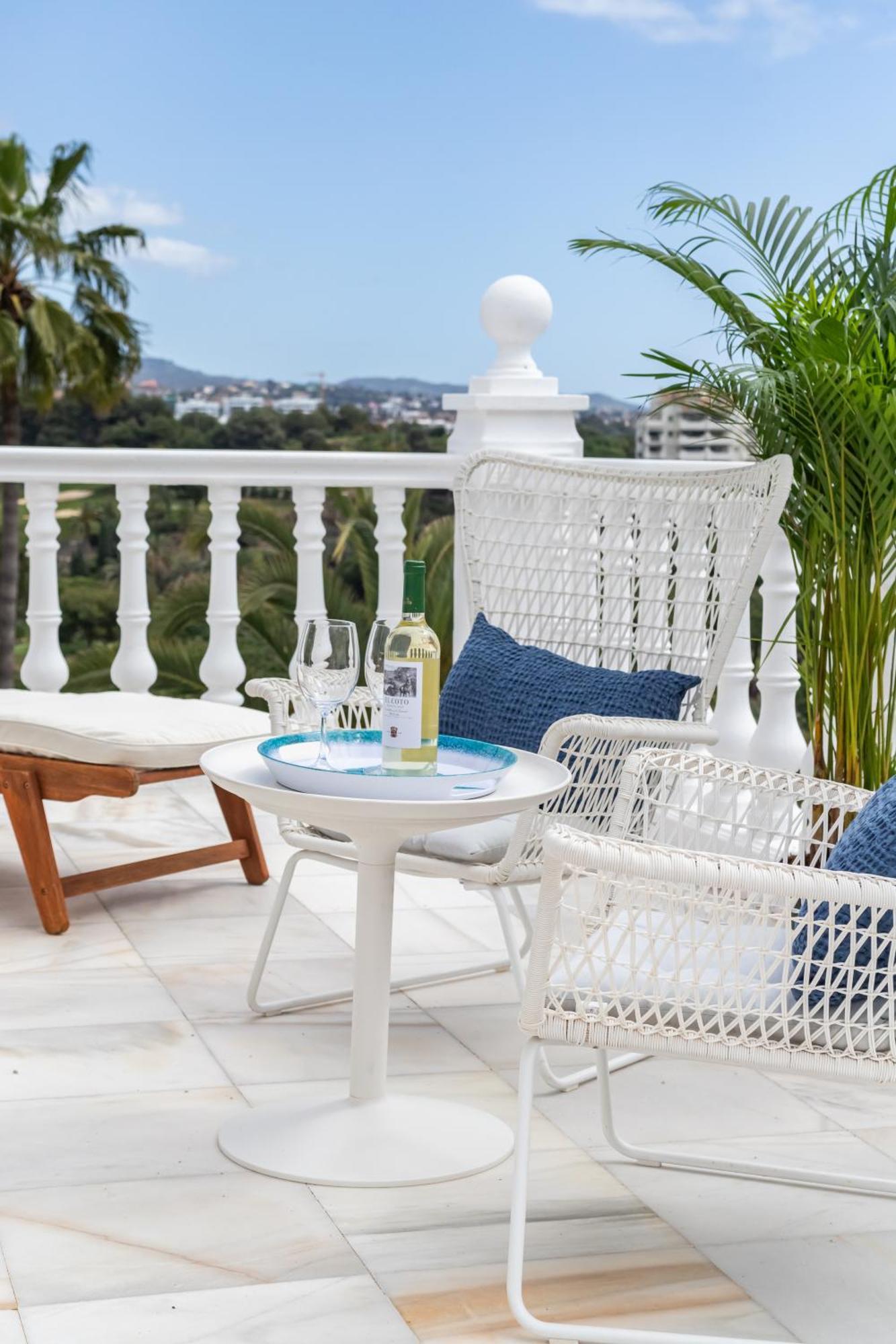 Aurora Boutique House - Only Adults Couette-café