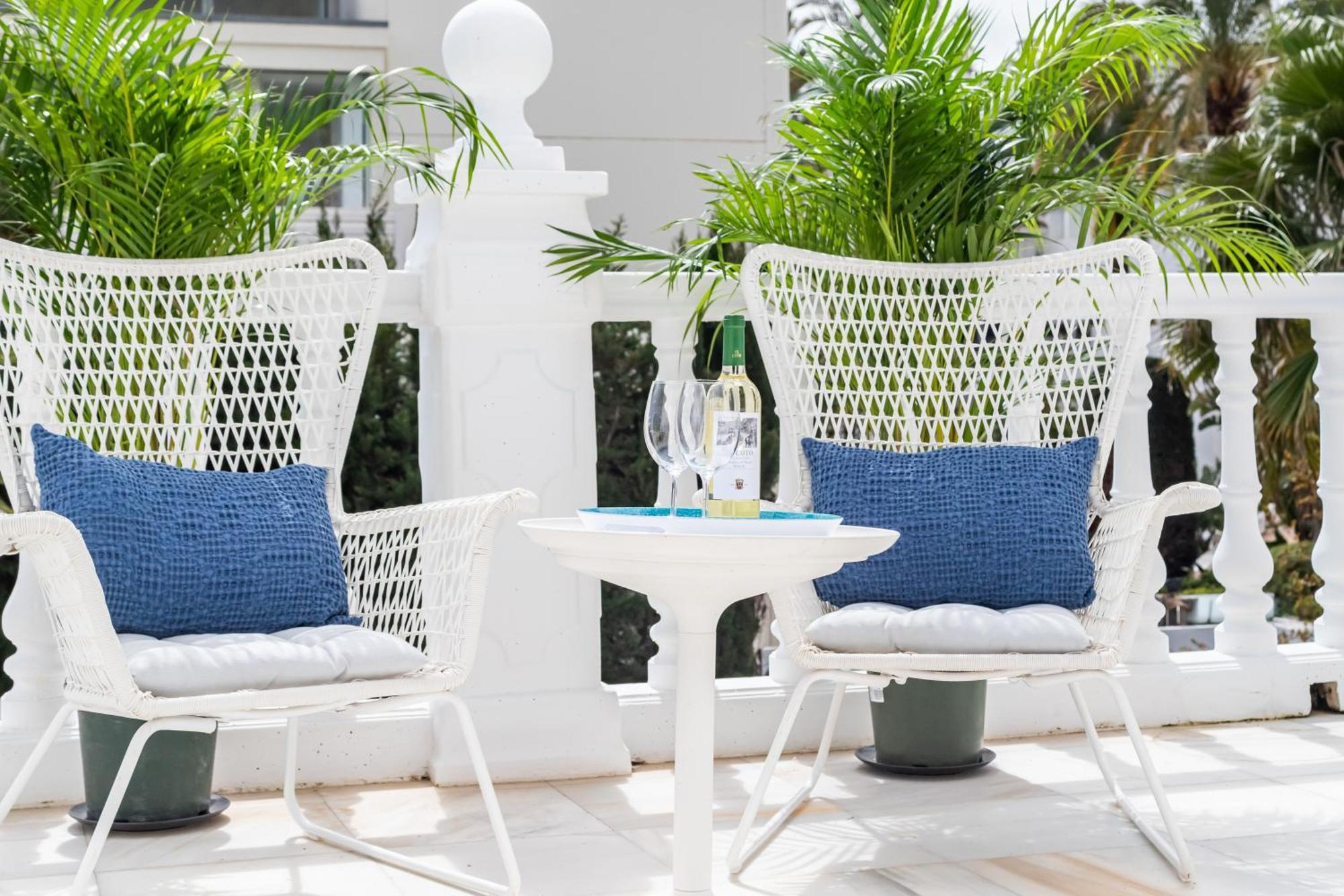 Aurora Boutique House - Only Adults Couette-café